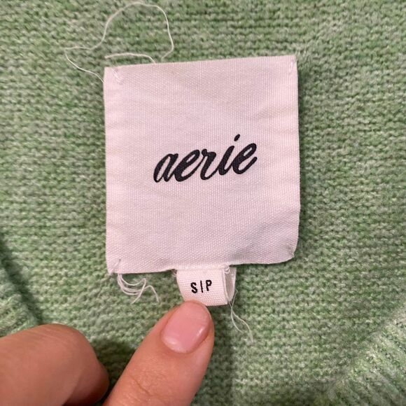 Aerie Soft Green V-Neck Sweater Womenโs Size S/P | Cozy Oversized Knit Pullover - Picture 3 of 5